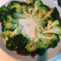杏鲍菇扣西兰花的做法