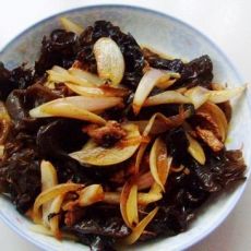 葱炒木耳肉、的做法