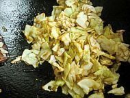 糖醋手撕包菜的做法