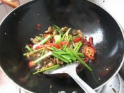 辣子田鸡的做法