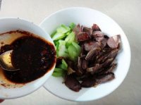 西芹拌牛肉片的做法