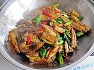 干锅麻辣鸡翅尖的做法