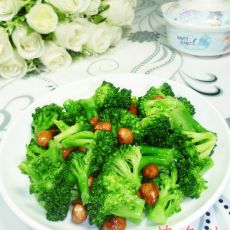 花生米炒西兰花的做法 花生米炒西兰花的做法