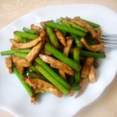 酱味茶干炒蒜苗的做法 酱味茶干炒蒜苗的做法