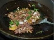 圆葱青椒炒肉的做法