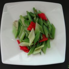 清炒芹菜的做法