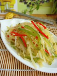 酸辣青红椒土豆丝的做法