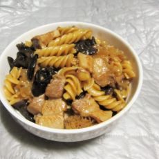 五花肉焖螺丝粉的做法 五花肉焖螺丝粉的做法