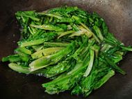 虾酱炒油麦菜的做法