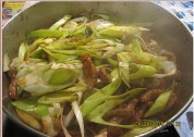 自制酱汁炒大葱肉丝的做法