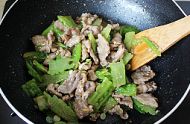 苦瓜牛肉   春季下火菜的做法