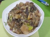家常土豆炖茄子的做法