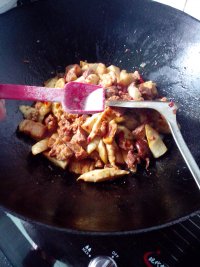 苦笋烧五花肉的做法