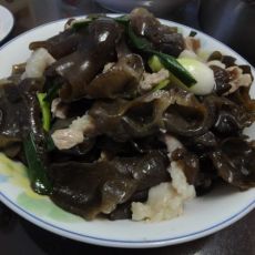 香葱肉片炒木耳的做法