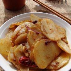 干煸麻辣土豆片炒泡菜的做法 干煸麻辣土豆片炒泡菜的做法