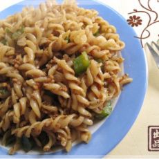 杂蔬肉酱炒螺丝粉的做法 杂蔬肉酱炒螺丝粉的做法