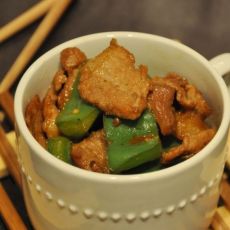 酱香肉片炒椒的做法 酱香肉片炒椒的做法