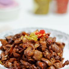 双色剁椒炒鸡杂的做法 双色剁椒炒鸡杂的做法
