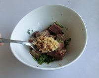 红油香酥驴肉的做法