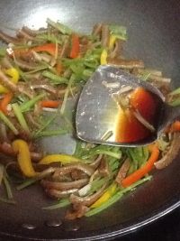 香芹炒牛肚的做法