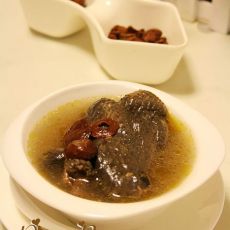 山楂干煲乌鸡汤的做法 山楂干煲乌鸡汤的做法