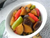 西红柿青椒炒茄子的做法