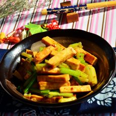 酱爆芹菜豆干的做法 酱爆芹菜豆干的做法