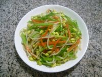 芹菜炒黄豆芽的做法