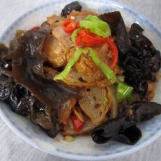 五香肉炒双椒的做法 五香肉炒双椒的做法