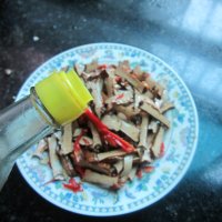 蒜米辣椒拌卤豆腐丝的做法