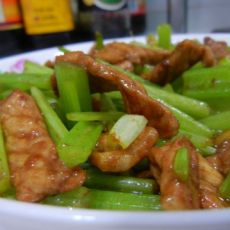 10分钟家常菜——芹菜熘肉片的做法 10分钟家常菜——芹菜熘肉片的做法