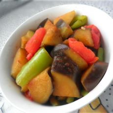 西红柿青椒炒茄子的做法 西红柿青椒炒茄子的做法
