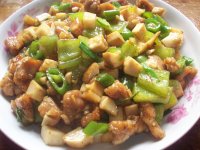 杏鲍菇炒肉丁的做法