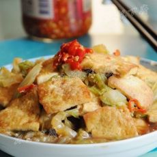 白菜烩脆皮豆腐的做法