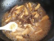 杏鲍菇炒五香牛肉条的做法