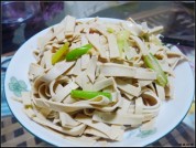 葱香豆腐皮的做法