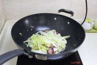 腊肠娃娃菜的做法