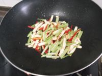 芹菜炒香干的做法