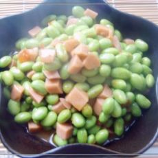 火腿肠番茄炒毛豆的做法
