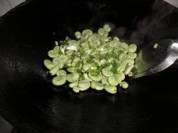 葱香蚕豆的做法