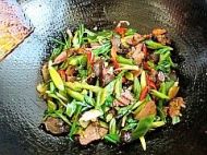 青蒜腊肉的做法