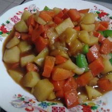 咖喱土豆炖胡萝卜的做法 咖喱土豆炖胡萝卜的做法