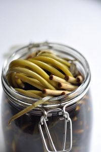 腌蒜苔的做法