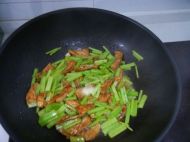 10分钟家常菜——芹菜熘肉片的做法