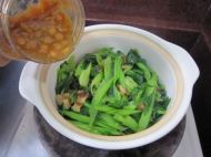 豆酱春菜煲的做法