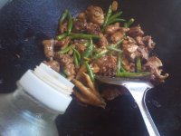 辣椒炒鸡块的做法