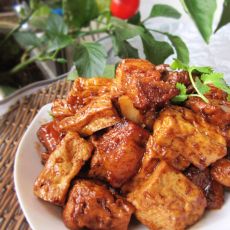 老豆腐焖五花肉的做法 老豆腐焖五花肉的做法