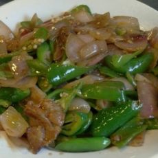 圆葱青椒炒肉的做法
