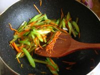 芹菜炒豆干的做法