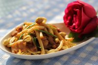 花生芽炒肉的做法